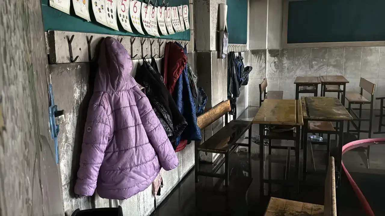 Alanya’da İlkokul Sınıfında Yangın Çıktı! 10